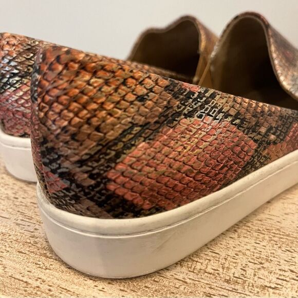 Bella Vita Bebe Slip On Sneakers Metallic Snake Print Size 8.5 - Picture 7 of 7